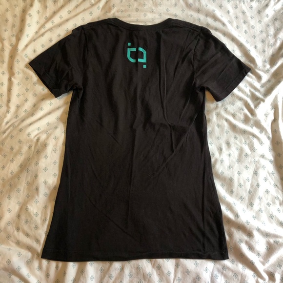 ⭐️ 4/$10 T-shirt - Picture 3 of 5